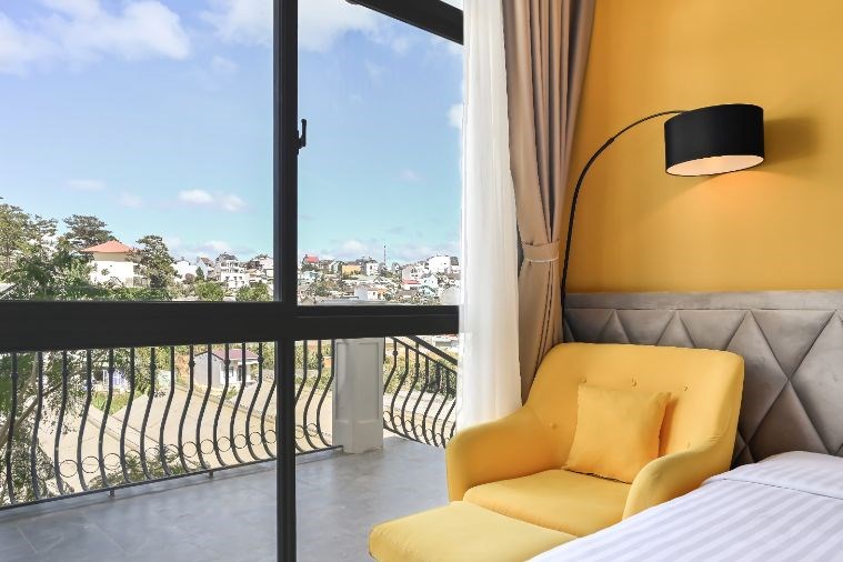 Deluxe Twin City View